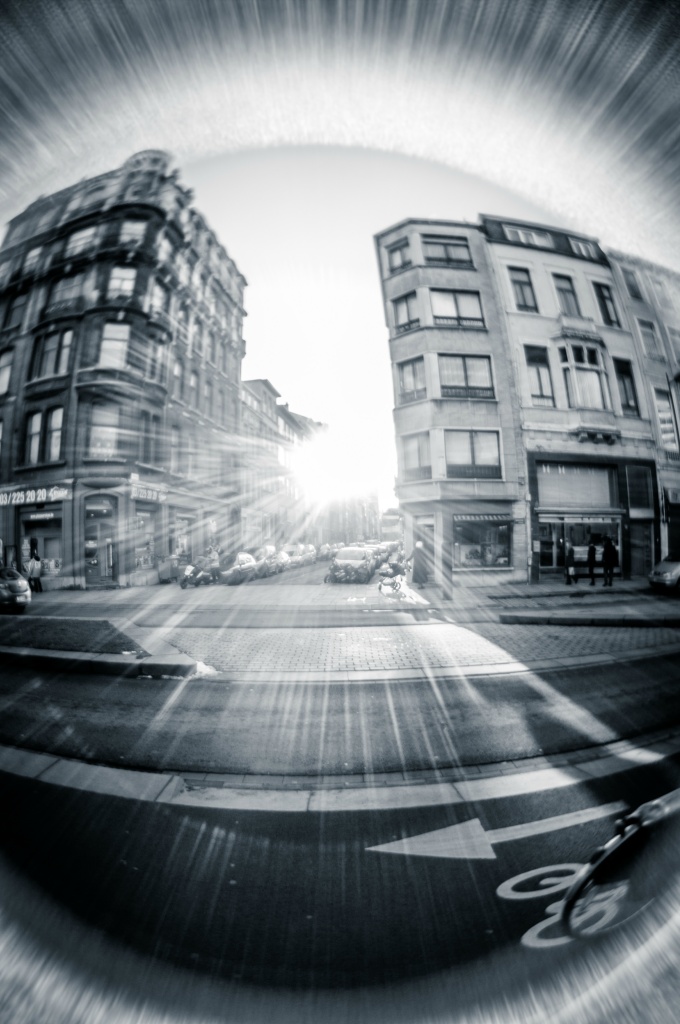 Zon in de straten van Antwerpen